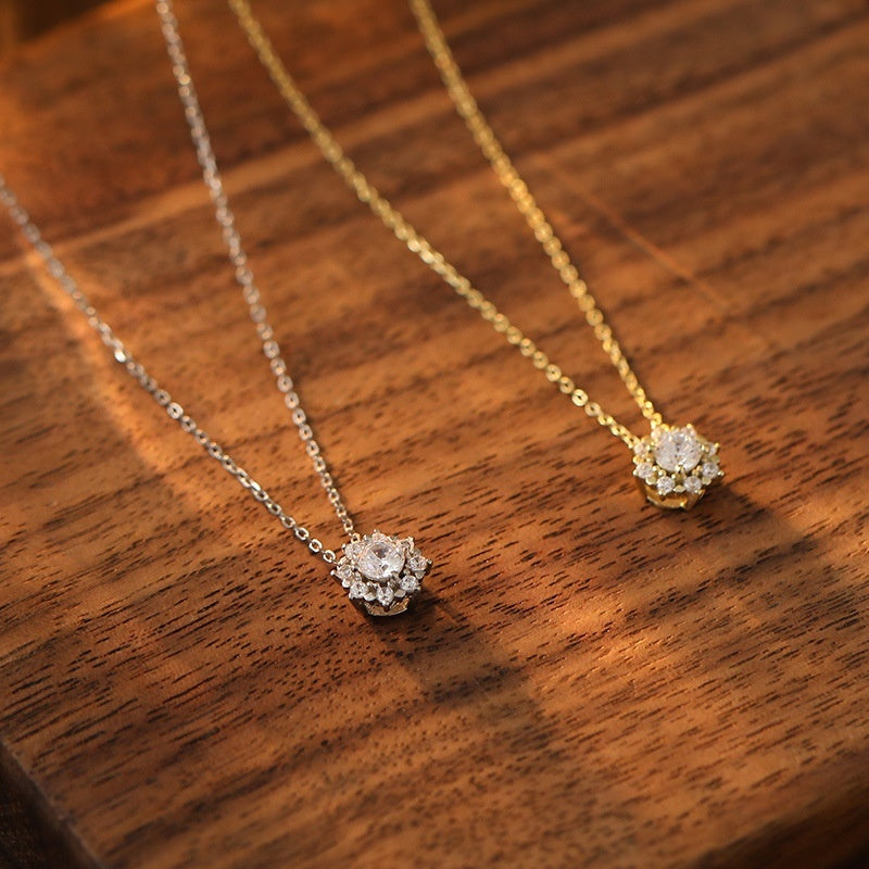 Silver Bright Snowflake Zircon Pendant Necklace Under Banyan Tree Exquisite